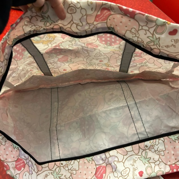 NEW Sanrio My Melody Large Reusable Golding Luggage Travel Bag & Makeup bag - Picture 2 of 2